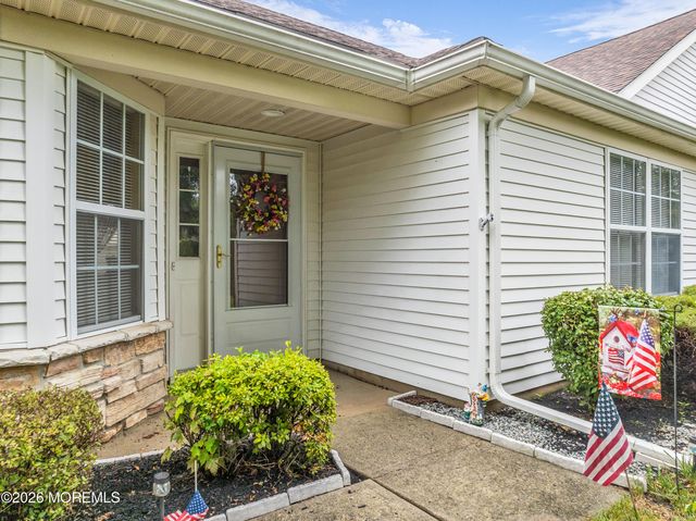 2 Pine Valley Court, Lakewood, NJ 08701