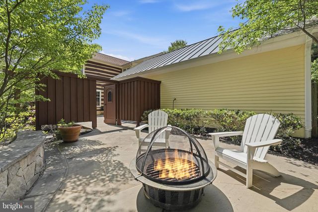 10204 YELLOW PINE DR, Vienna, VA 22182