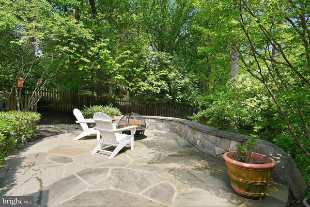 10204 YELLOW PINE DR, Vienna, VA 22182