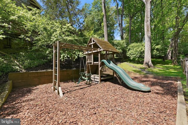 10204 YELLOW PINE DR, Vienna, VA 22182