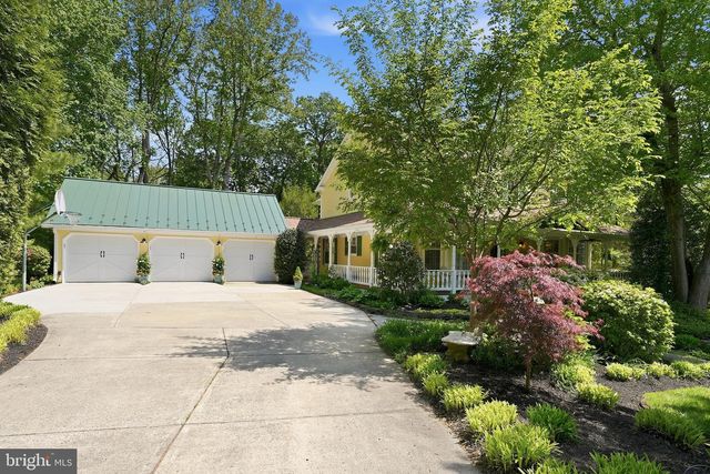10204 YELLOW PINE DR, Vienna, VA 22182