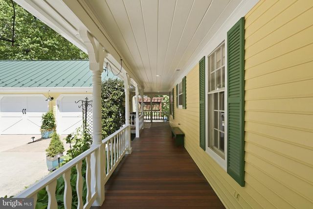 10204 YELLOW PINE DR, Vienna, VA 22182