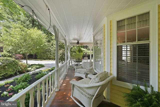 10204 YELLOW PINE DR, Vienna, VA 22182