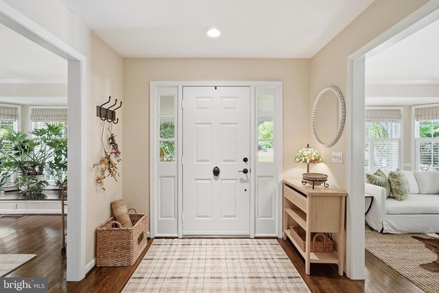 10204 YELLOW PINE DR, Vienna, VA 22182