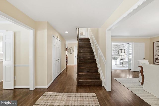 10204 YELLOW PINE DR, Vienna, VA 22182