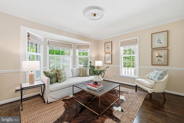 10204 YELLOW PINE DR, Vienna, VA 22182