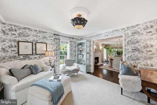 10204 YELLOW PINE DR, Vienna, VA 22182