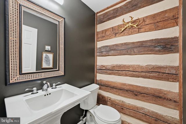 10204 YELLOW PINE DR, Vienna, VA 22182