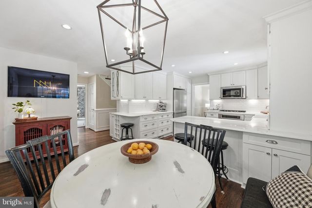 10204 YELLOW PINE DR, Vienna, VA 22182