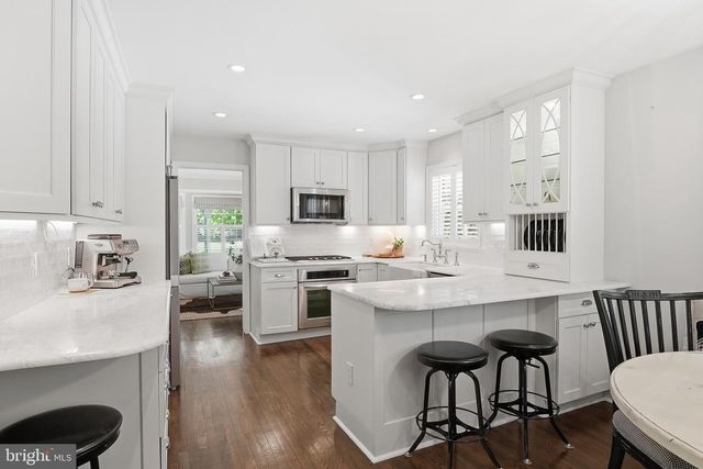 10204 YELLOW PINE DR, Vienna, VA 22182