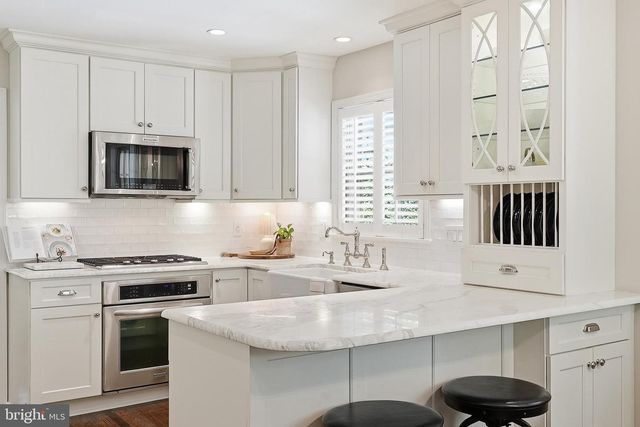 10204 YELLOW PINE DR, Vienna, VA 22182