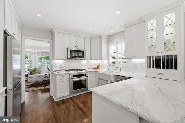 10204 YELLOW PINE DR, Vienna, VA 22182