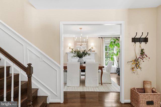 10204 YELLOW PINE DR, Vienna, VA 22182