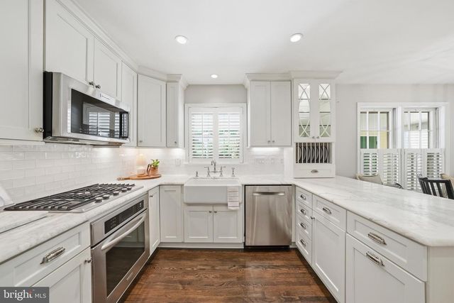 10204 YELLOW PINE DR, Vienna, VA 22182