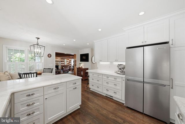10204 YELLOW PINE DR, Vienna, VA 22182