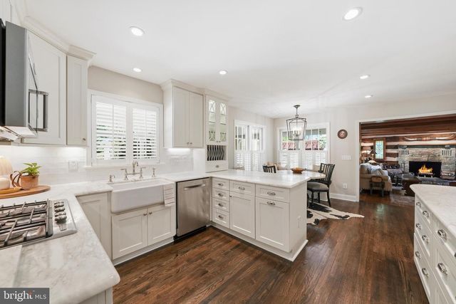 10204 YELLOW PINE DR, Vienna, VA 22182