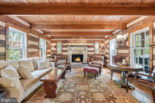 10204 YELLOW PINE DR, Vienna, VA 22182