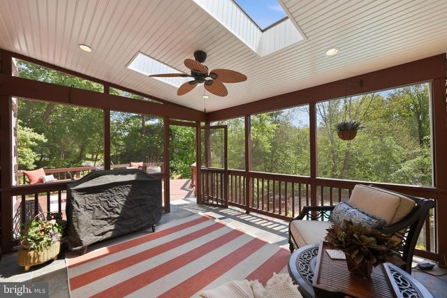 10204 YELLOW PINE DR, Vienna, VA 22182