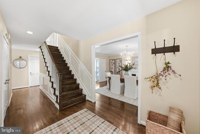 10204 YELLOW PINE DR, Vienna, VA 22182