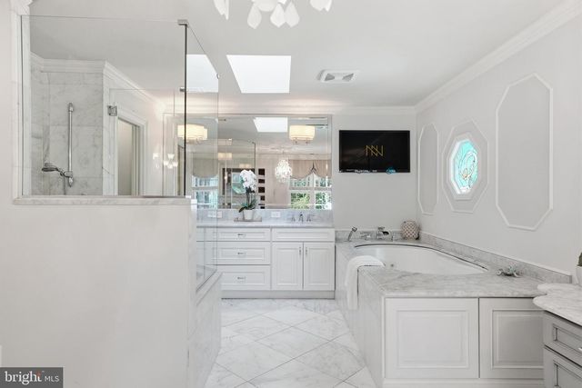 10204 YELLOW PINE DR, Vienna, VA 22182