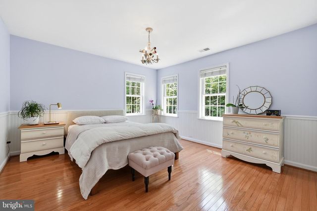 10204 YELLOW PINE DR, Vienna, VA 22182