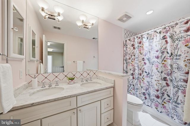 10204 YELLOW PINE DR, Vienna, VA 22182