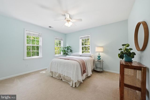 10204 YELLOW PINE DR, Vienna, VA 22182