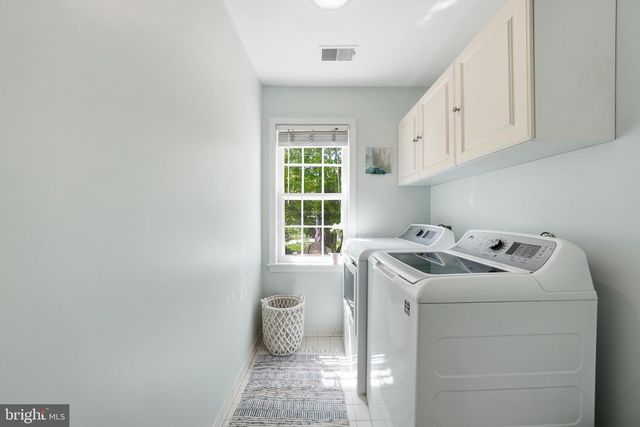 10204 YELLOW PINE DR, Vienna, VA 22182