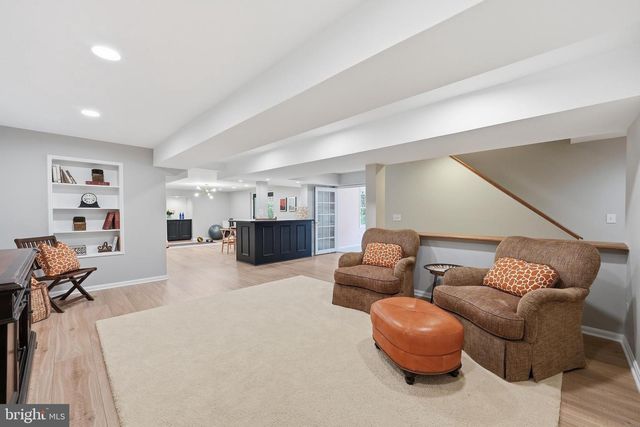 10204 YELLOW PINE DR, Vienna, VA 22182