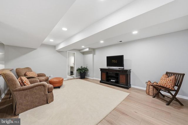 10204 YELLOW PINE DR, Vienna, VA 22182