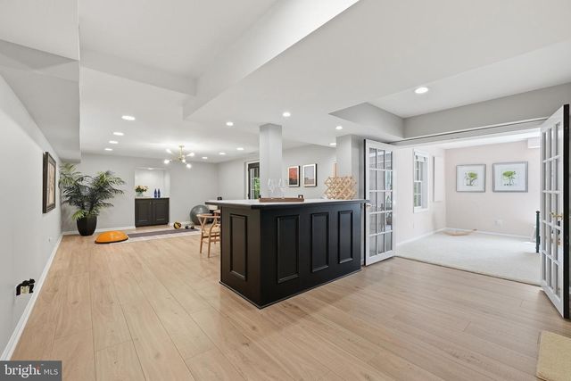 10204 YELLOW PINE DR, Vienna, VA 22182