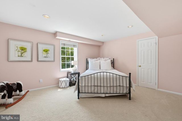 10204 YELLOW PINE DR, Vienna, VA 22182