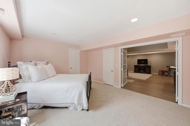 10204 YELLOW PINE DR, Vienna, VA 22182