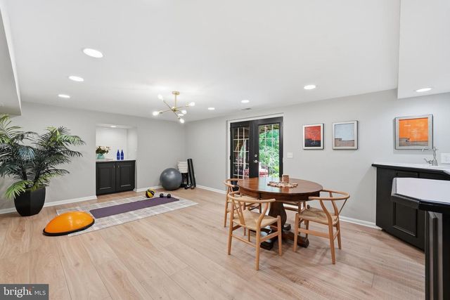 10204 YELLOW PINE DR, Vienna, VA 22182