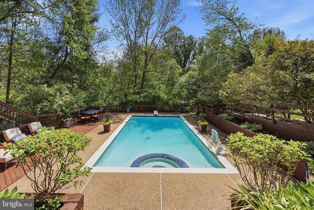 10204 YELLOW PINE DR, Vienna, VA 22182