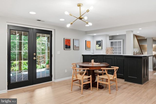 10204 YELLOW PINE DR, Vienna, VA 22182