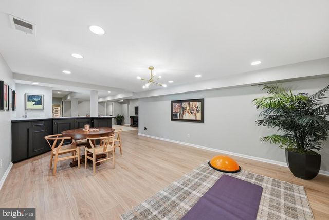 10204 YELLOW PINE DR, Vienna, VA 22182