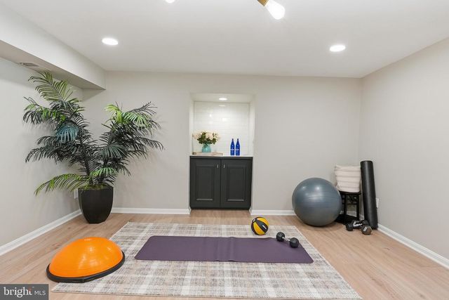 10204 YELLOW PINE DR, Vienna, VA 22182