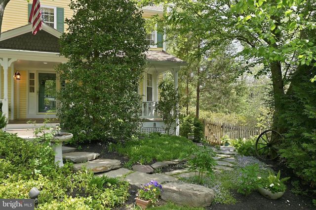 10204 YELLOW PINE DR, Vienna, VA 22182