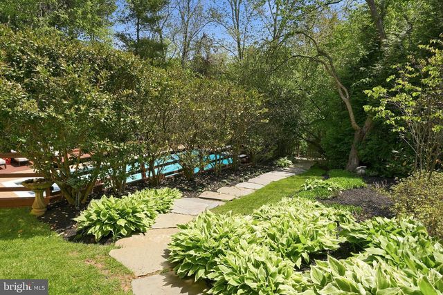 10204 YELLOW PINE DR, Vienna, VA 22182