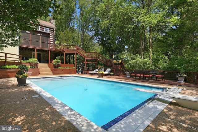 10204 YELLOW PINE DR, Vienna, VA 22182
