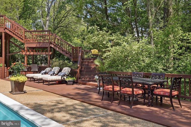10204 YELLOW PINE DR, Vienna, VA 22182