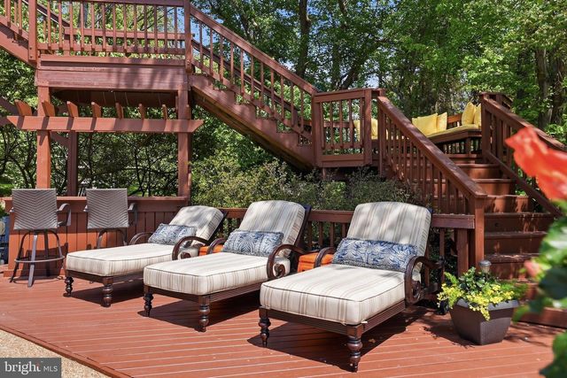 10204 YELLOW PINE DR, Vienna, VA 22182