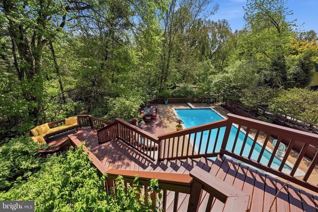 10204 YELLOW PINE DR, Vienna, VA 22182