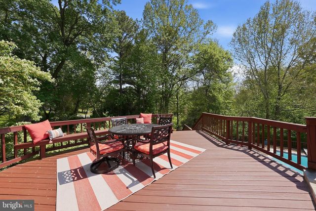 10204 YELLOW PINE DR, Vienna, VA 22182