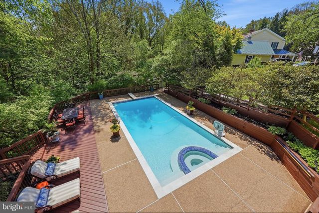 10204 YELLOW PINE DR, Vienna, VA 22182