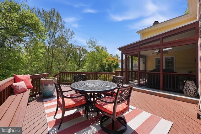 10204 YELLOW PINE DR, Vienna, VA 22182