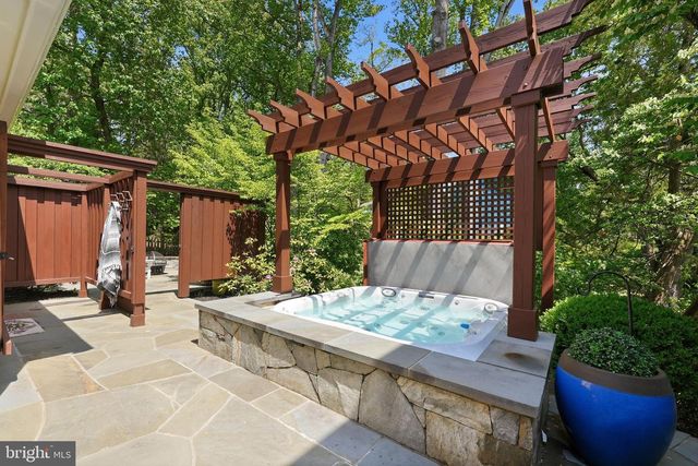 10204 YELLOW PINE DR, Vienna, VA 22182