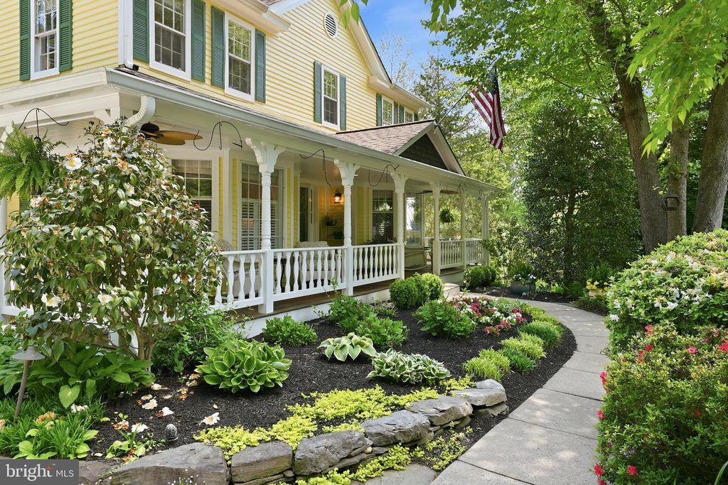 10204 YELLOW PINE DR, Vienna, VA 22182