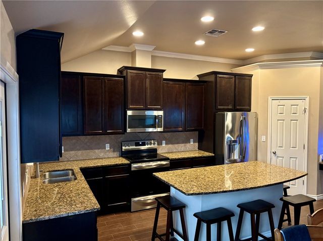 2220 Mangrove Dr, Portland, TX 78374